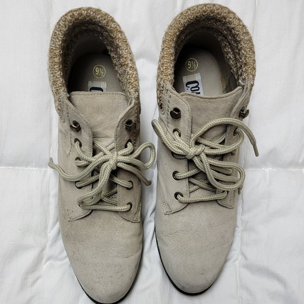 #24 - NEW- Coasters Booties